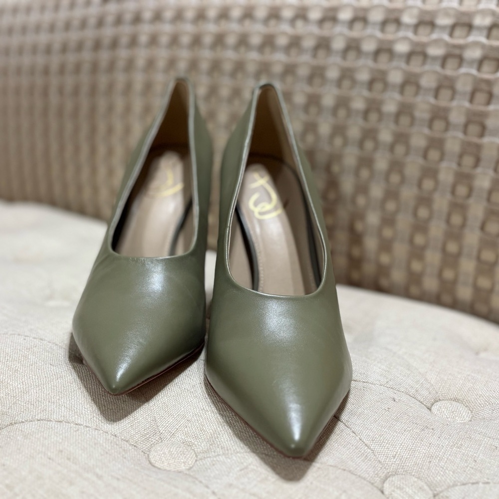 SZ 10 SAM EDELMAN FERN GREEN “HILTON” LEATHER PUMPS